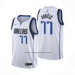 Camiseta Dallas Mavericks Luka Doncic NO 77 Association 2020-21 Blanco